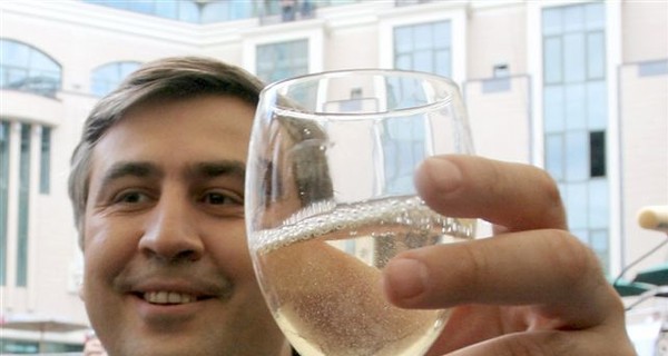 Саакашвили в отставке совместит политику с хорошим вином 