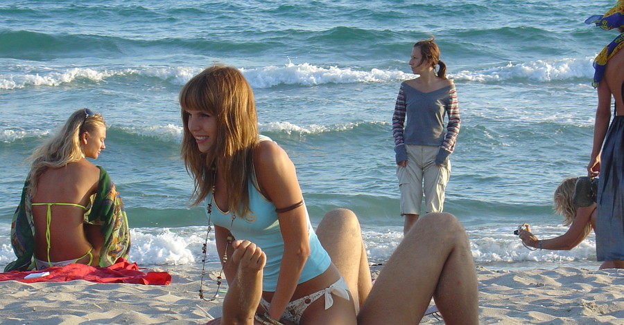 Порно видео нудистский пляж лесбиянки