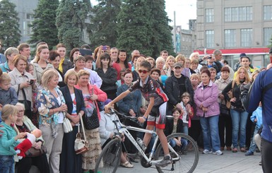 Мариупольские беспризорники проехали 5 тысяч километров по Сибири на велосипедах