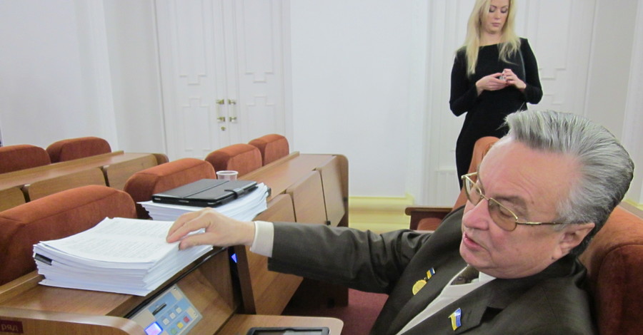 Депутатам облсовета купят планшеты на полмиллиона гривен