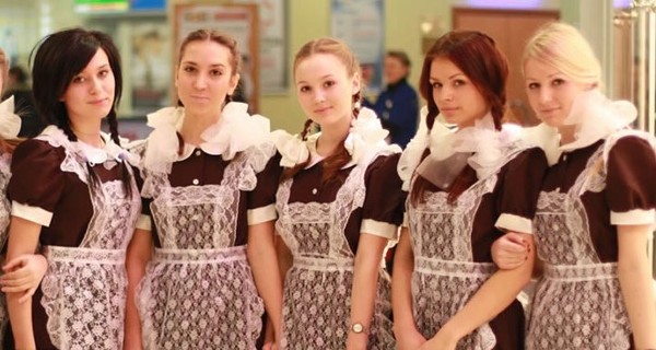 В Украине новая школьная мода: девочки выбирают 