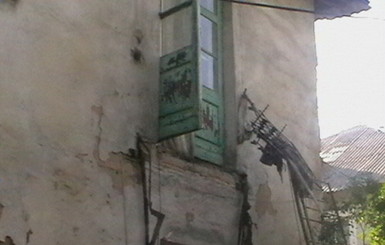 В Донбассе рухнул балкон жилого дома