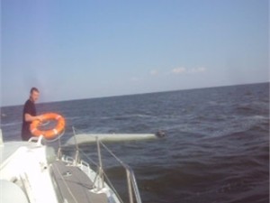 Судьбу пострадавшего в Азовском море рыбака решали по телефону