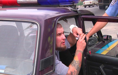 В Луганске пьяный водитель подрался с гаишниками и расписался в протоколе матом