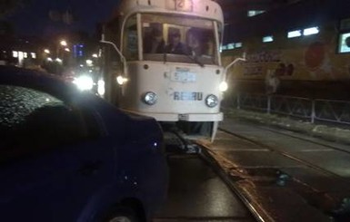 Киевские транспортники подают в суд на заблокировавшего пути водителя