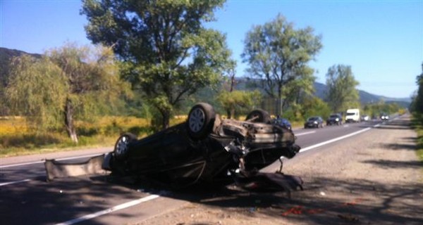 Авария на трассе Киев-Чоп: авто с тремя пассажирами 