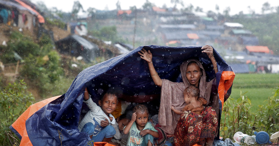 В антисанитарных условиях и без еды: как живут беженцы из Мьянмы