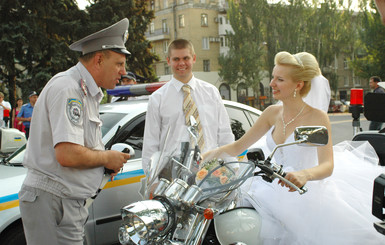 В Донецке устанавливают свадебный рекорд