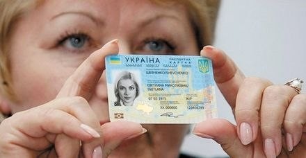 Кабмин выделил почти 800 миллионов на введение биометрических паспортов
