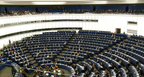Европарламент просит Россию не давить на Украину