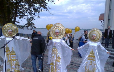 На день города в Днепропетровске открыли первый храм с купелью на реке