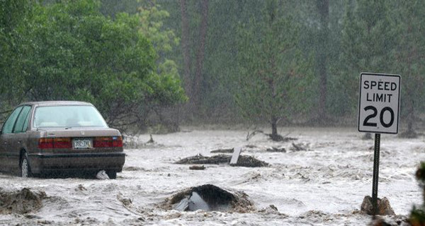 Страшное наводнение продолжает разрушать Америку: более 500 человек пропали без вести