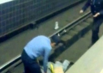 В Киеве женщина упала под поезд метро 