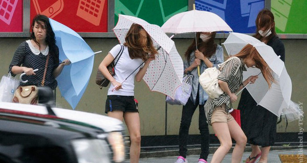 В Японии готовятся к массовой эвакуации: в стране бушует страшный тайфун 