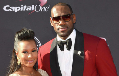 Звезда НБА Леброн Джеймс тайно женился