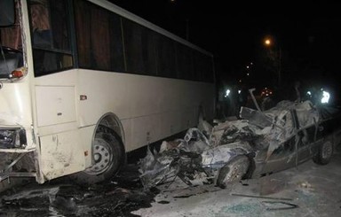 В Луганской области под колесами автобуса погиб музыкант и двое его друзей