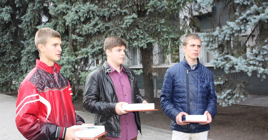 За пойманного вора милиция в Запорожье вручила студентам планшеты