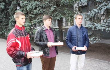 За пойманного вора милиция в Запорожье вручила студентам планшеты