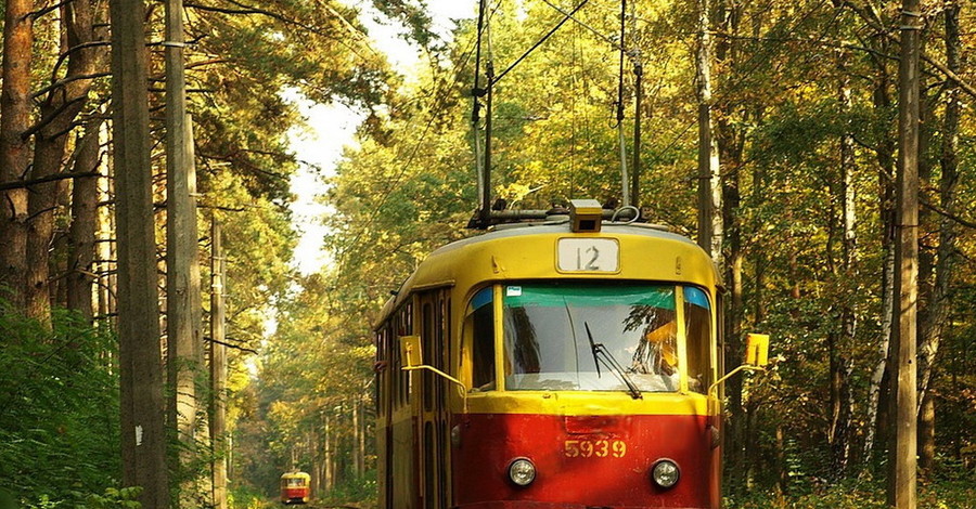 В Киеве осень - влюбленных на свиданье просим 