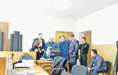 Избившего Юрия Антонова байкера судят еще раз 