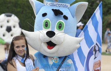 В Севастополе кот Матроскин научит детей играть в футбол