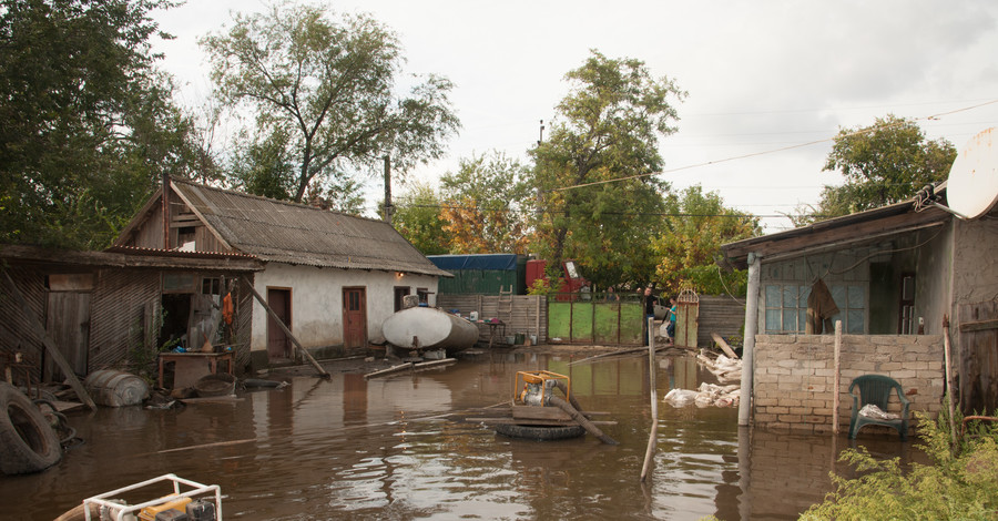 Тропический потоп привел в негодность полтысячи домов