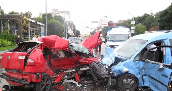 В Киеве механик разбил вверенное ему авто