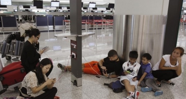 Аэропорту Гонконга грозит транспортный коллапс из-за тайфуна 