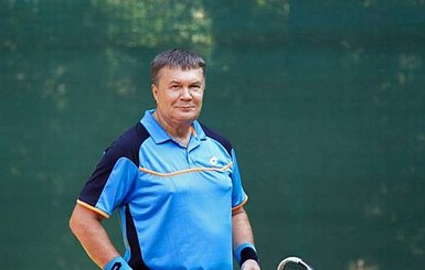 Янукович сыграл в теннис с Долгополовым