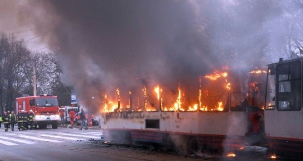 В Донецке на остановке сгорел трамвай