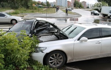 В Сумах девушка на Lexus устроила аварию