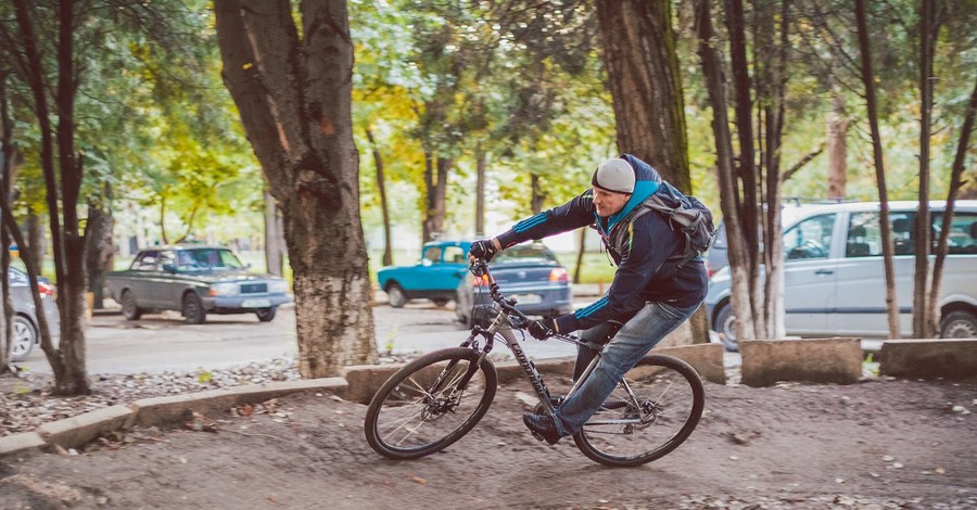 Проблемы симферопольских велосипедистов: парковок мало, а велодорожек нет вообще
