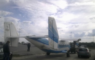 Самолет попал в ДТП на Жулянском мосту в Киеве