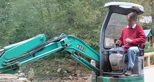 Ющенко отметился за рулем трактора