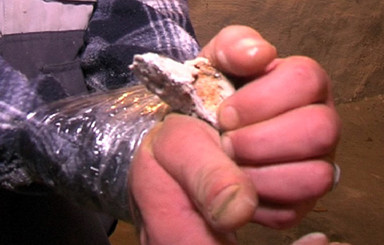 В Донбассе ﻿два амбала похитили пенсионера, связав его скотчем