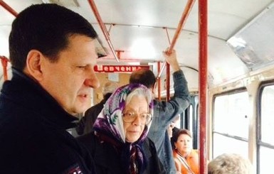 Мэр Одессы Алексей Костусев пересел на общественный транспорт