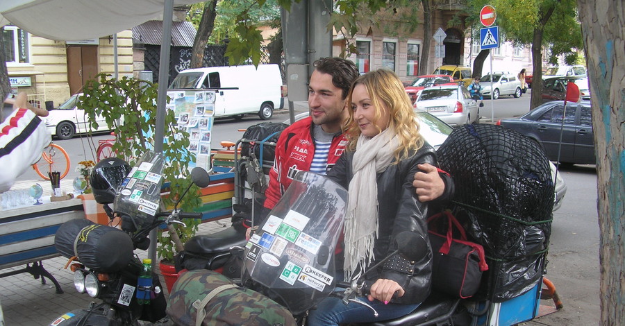 Одесситы, отправившиеся во Владивосток на мопедах, вернулись домой