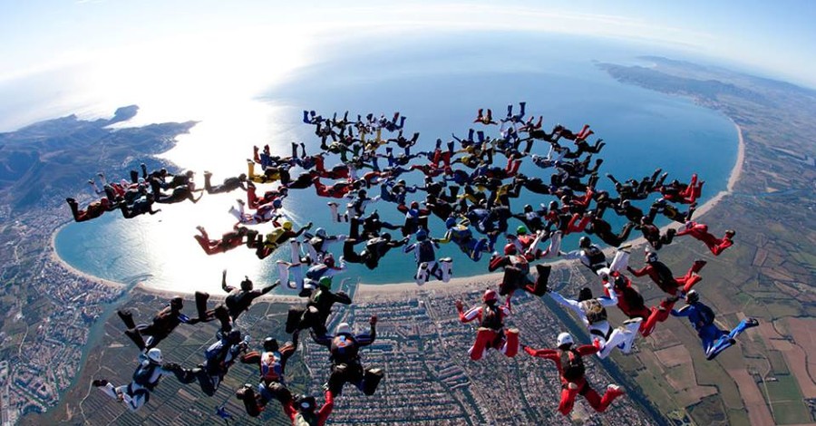 Харьковские парашютисты установили мировой рекорд.