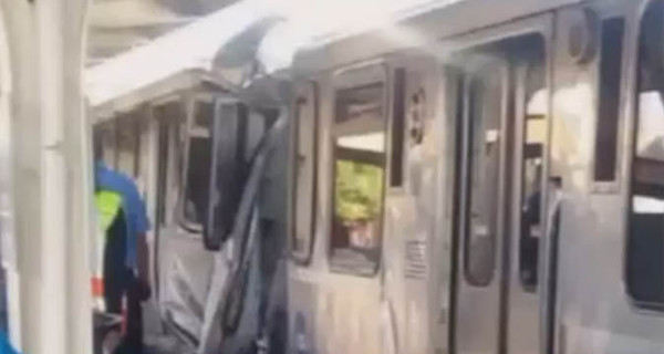 В Чикаго столкнулись поезда метро: около 50 пострадавших