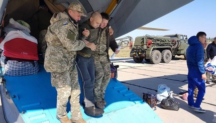 В Одессе приземлился самолет с ранеными солдатами  