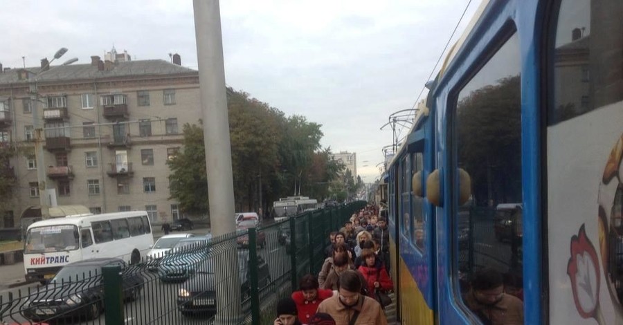 В Киеве остановился скоростной трамвай