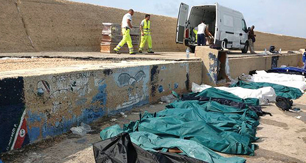 В результате кораблекрушения у острова Лампедуза погибли как минимум 94 человека