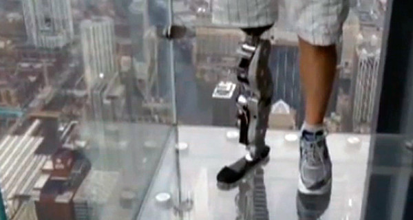 Американец стал первым человеком на планете, который может управлять своим протезом ноги при помощи мыслей