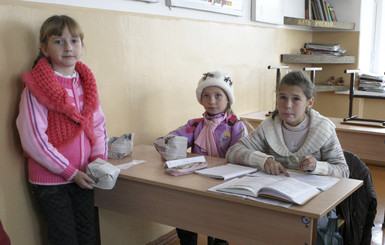 Из-за холодов в школах Донбасса начались каникулы