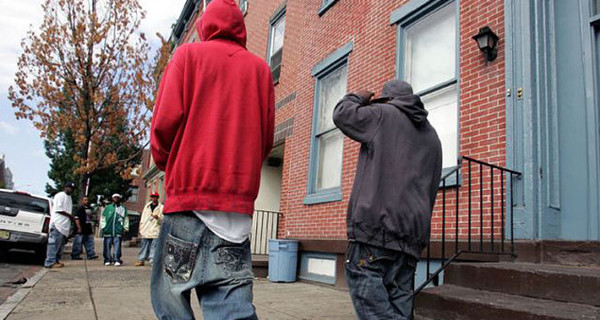 Их нравы: американцам запретили приходить в кафе со спущенными штанами