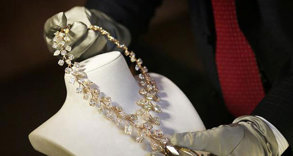 На продажу выставлено самое дорогое на планете ожерелье