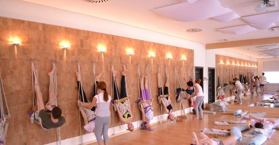 В Харькове мода на восточные практики: йога в гамаке и медитативная стрельба из лука
