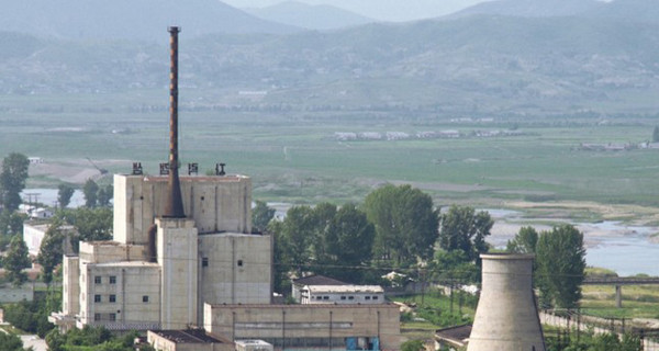 Спецслужбы Южной Кореи заявляют о запуске КНДР реактора в Йонбене