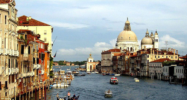 Памятники Венеции под угрозой затопления из-за туристов