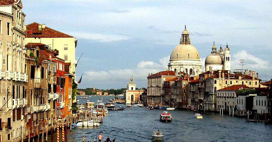 Памятники Венеции под угрозой затопления из-за туристов